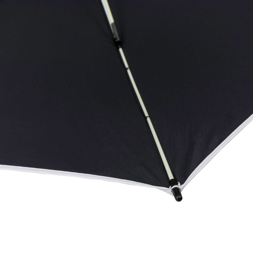 Parapluie automatique | Bradyn, noir en 190T pongé, métal, fibre de verre, EVA Photo 5 clients/infiniprinting/ax/photos_BD/AX14132-P5-Parapluie-automatique-|-Bradyn-imprime-.jpg